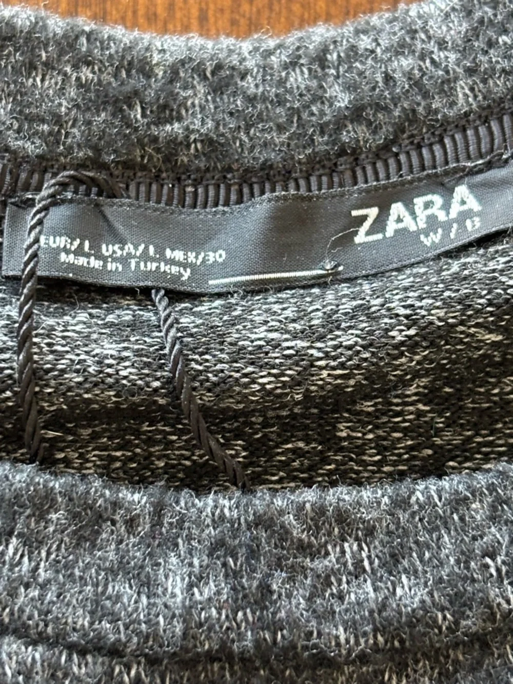 Zara Gray Long Sleeve Crewneck Sweater Blue Fluffy Faux Fur Circles Size L Artsy - Picture 4 of 8